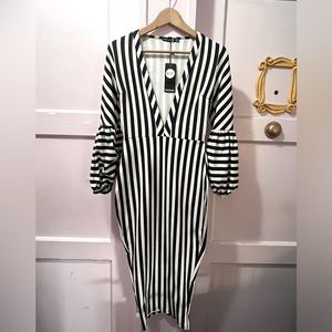 Boohoo Striped Deep V Long Sleeve Dress - Size 6